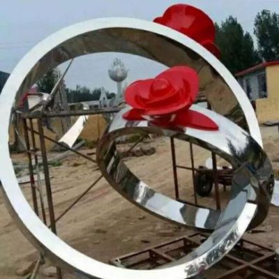 不锈钢镜面戒指景观雕塑