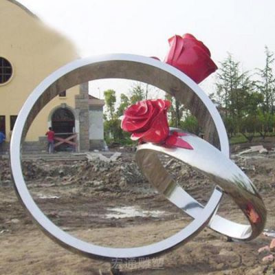 不锈钢镜面戒指庭院雕塑