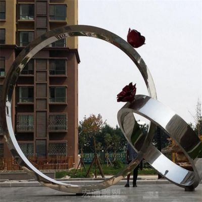 不锈钢镜面戒指别墅雕塑