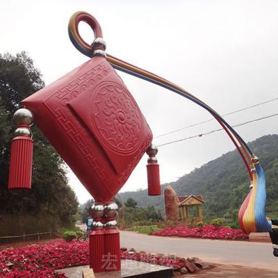 彩绘不锈钢中国结雕塑