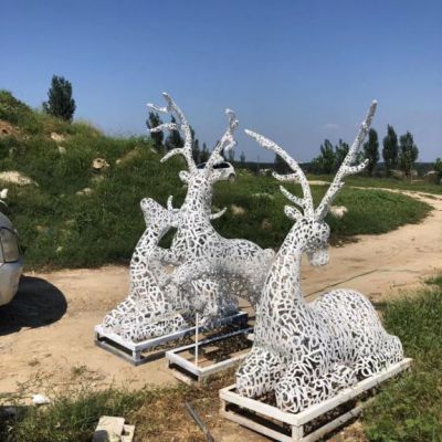 卧姿镂空鹿景区不锈钢雕塑