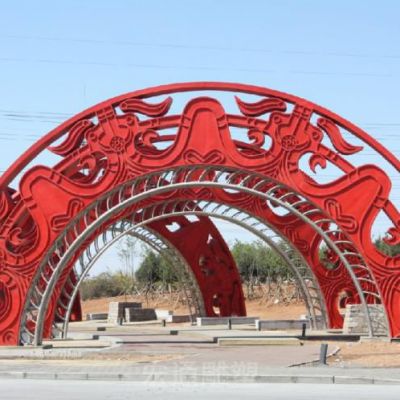 不锈钢彩绘大门街边雕塑