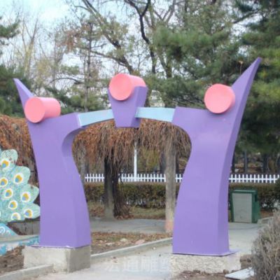 不锈钢彩绘大门别墅雕塑