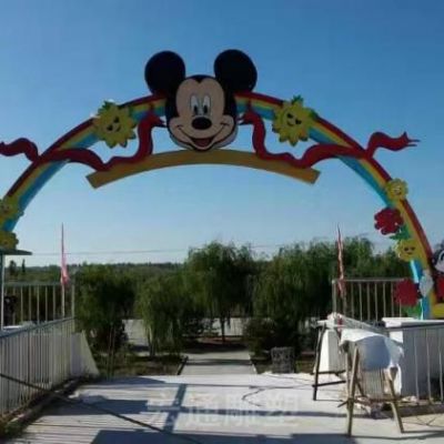 不锈钢彩绘大门景区雕塑