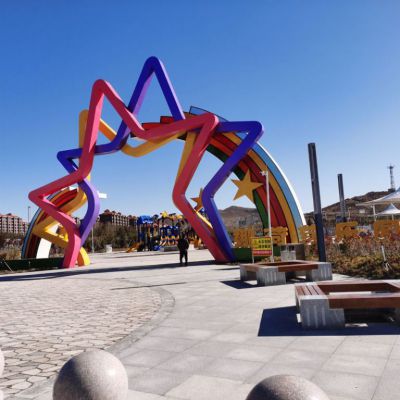 不锈钢彩绘大门小区雕塑