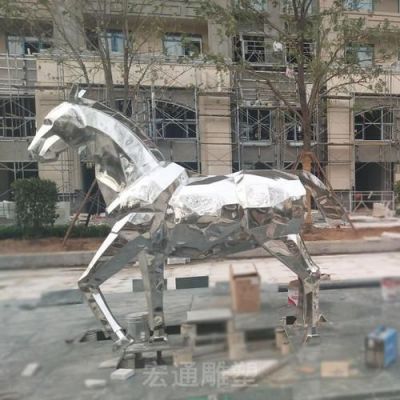 不锈钢几何马雕塑