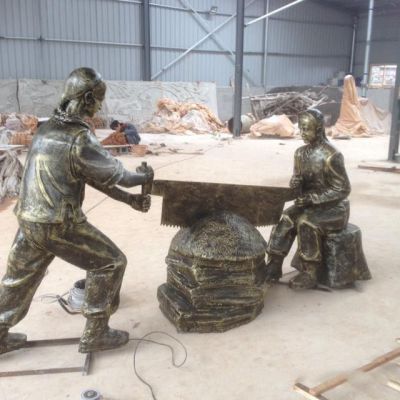 古代人物锯石广场铜雕