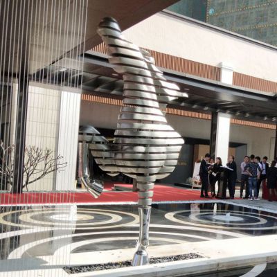 不锈钢半身马广场雕塑