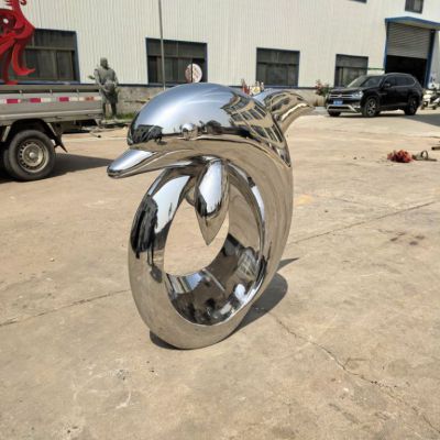 公园镜面海豚雕塑