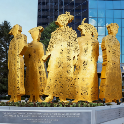 少数民族剪影人物雕塑